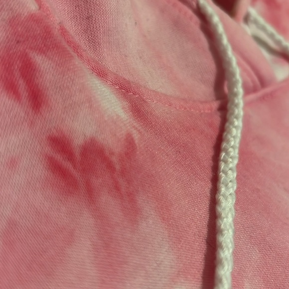 Size Large hoodie by ‘Cult Favorite’ . - Picture 3 of 4